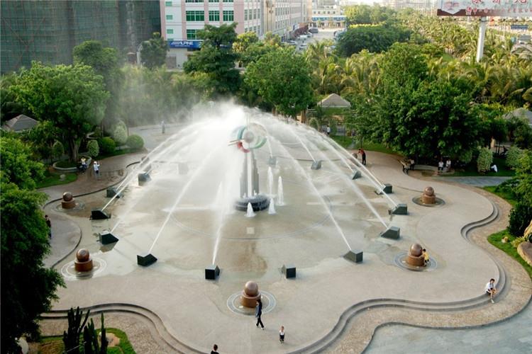 在公园、广场等大型场合中，能够起到非凡引人注目效果的当属喷泉艺术
