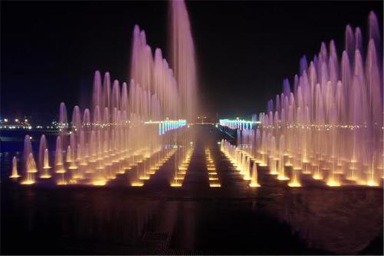 矩阵喷泉由一千七百多个泵组成
