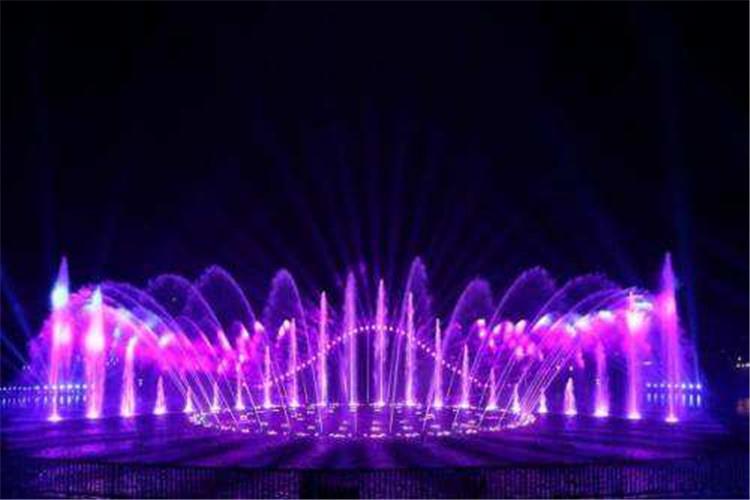 水下照明灯具是水景中常用设备，尤其是在景观喷泉中广泛使用