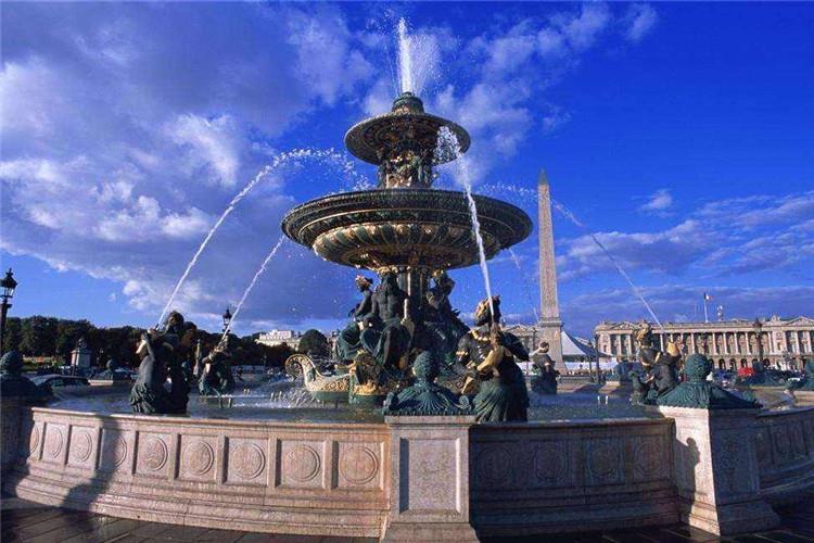 随着我国城市化建设的不断发展及人们生活水平的不断提高，生活中常见的欧式喷泉雕塑的使用范围也是非常广泛的