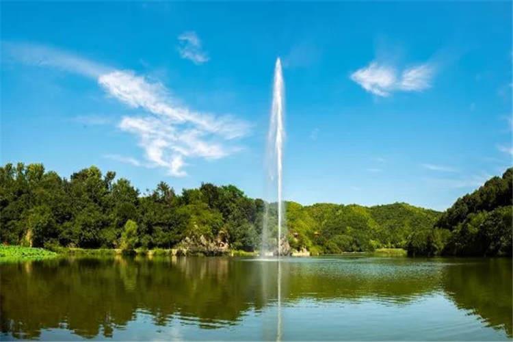 呐喊喷泉完全是靠设备制造出水量的，对水的射流控制是关键环节